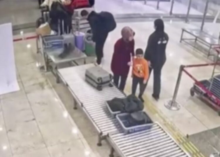 Zimmet memurunun ailesiyle İngiltere’ye kaçışının görüntüsü ortaya çıktı