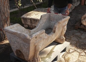 Romalı asillerin banyo küveti havyan yalağına çevrilmiş