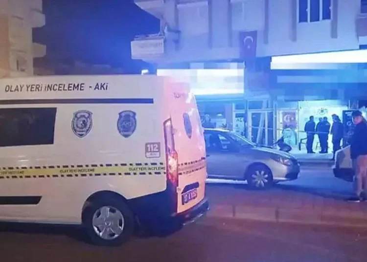 Tekel bayii, iş yerinde tartıştığı 2 kişiyi tabancayla öldürdü 1 Tekel bayii, iş yerinde tartıştığı 2 kişiyi tabancayla öldürdü