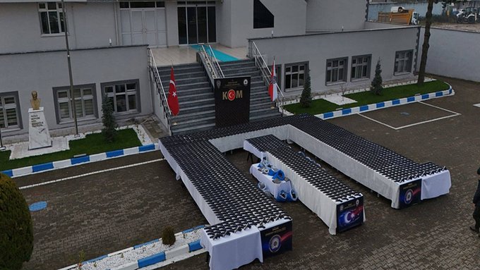 Silah kaçakçılığı operasyonu: Binlerce tabanca parçası ele geçirildi 1 Silah kaçakçılığı operasyonu: Binlerce tabanca parçası ele geçirildi