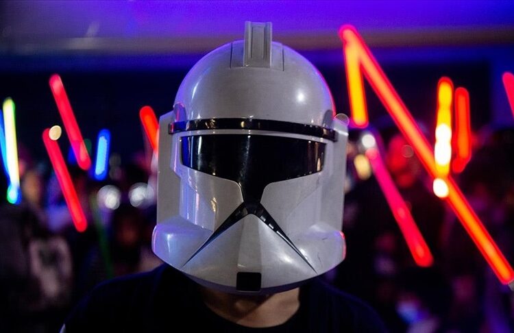"Star Wars"ın ilk afişi 3,9 milyon dolara satıldı 1 “Star Wars”ın ilk afişi 3,9 milyon dolara satıldı