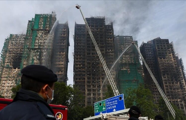 Hong Kong'daki yangında hayatını kaybedenlerin sayısı 159'a yükseldi 1 Hong Kong’daki yangında hayatını kaybedenlerin sayısı 159’a yükseldi