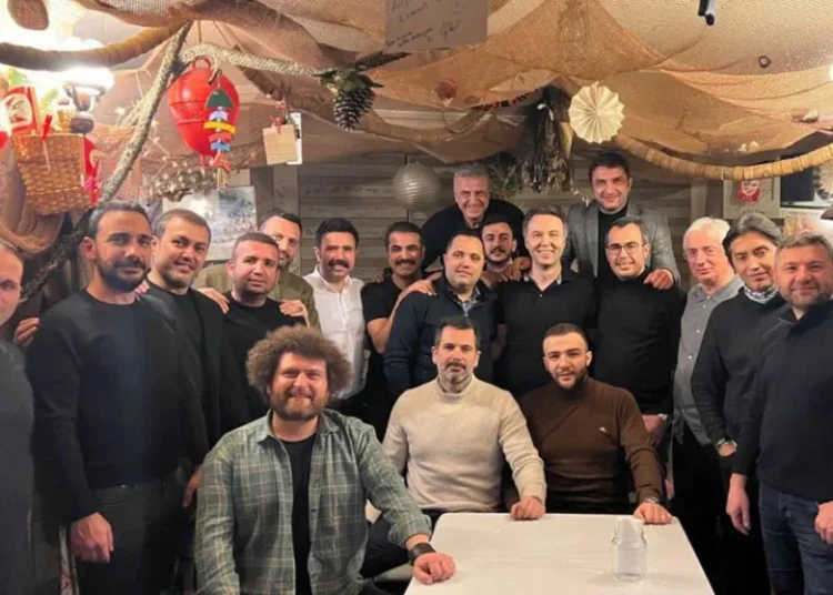 Ersoy'un "Susurluk gibi" fotoğrafında Binali Yıldırım'ın kardeşi de var 1 Ersoy’un “Susurluk gibi” fotoğrafında Binali Yıldırım’ın kardeşi de var