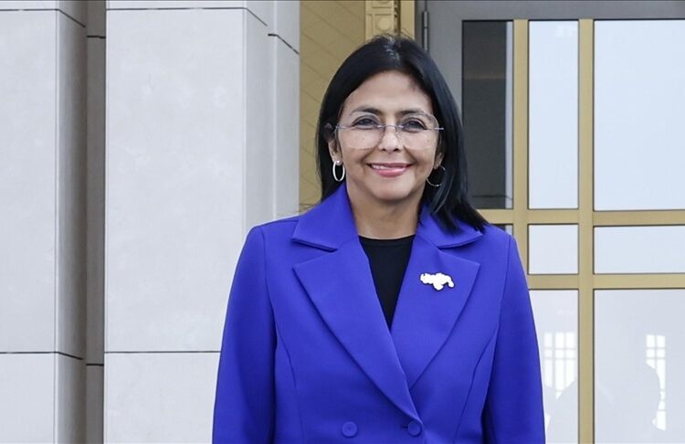 Yemin eden Rodriguez, geçici Venezuela Devlet Başkanı oldu