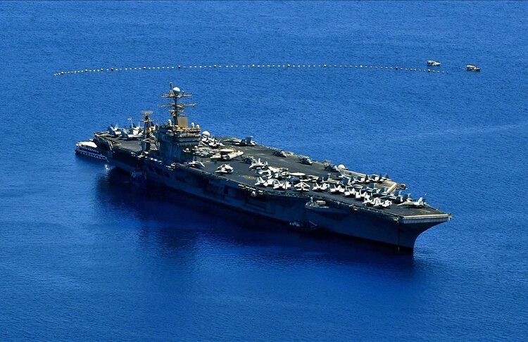 ABD uçak gemisi İran açıklarına ulaştı