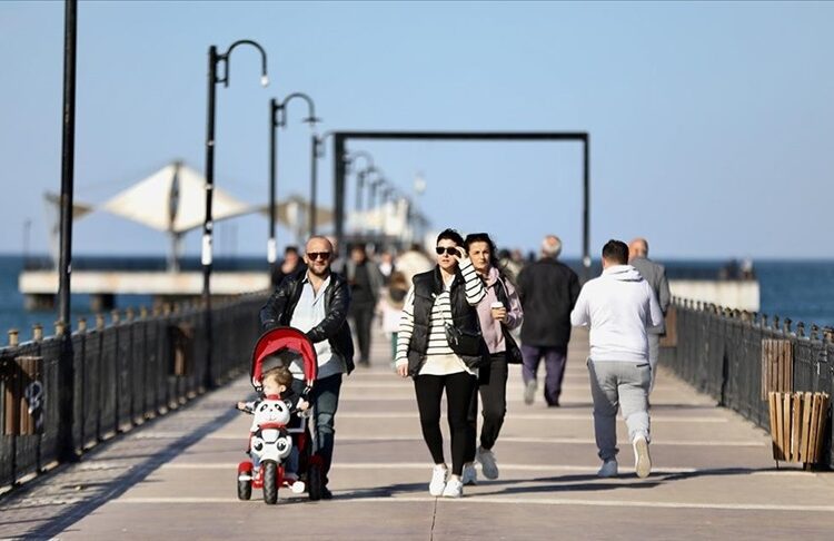 Hava sıcaklıkları mevsim normallerinin 6 derece üzerine çıkıyor