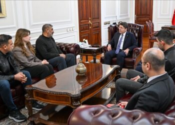 Bakan Tunç, Rojin Kabaiş’in ailesiyle görüştü