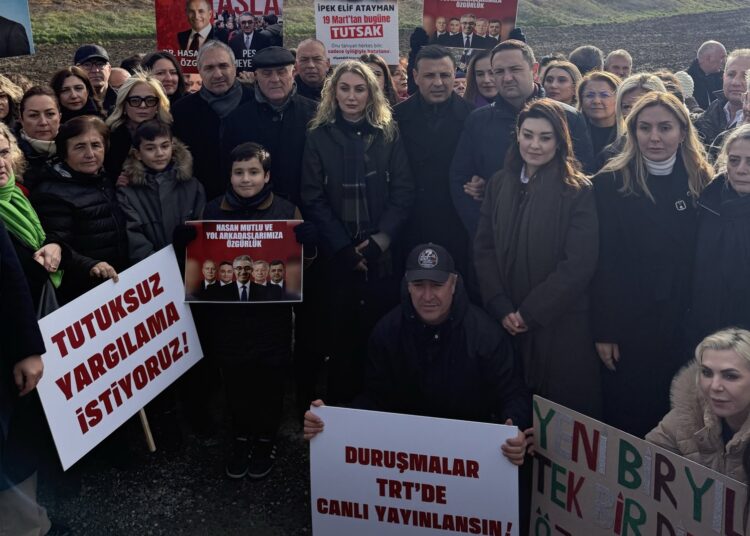 CHP’liler yeni yıla Silivri önünde girdi