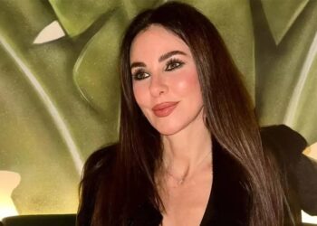 Defne Samyeli oturduğu binanın yönetiminden şikayetçi oldu