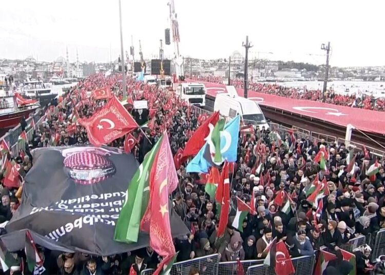 Galata’daki Filistin buluşmasına onbinlerce kişi katıldı