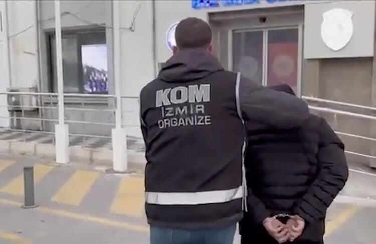 Sosyal medyada silahlı paylaşım yapan 325 şüpheli yakalandı