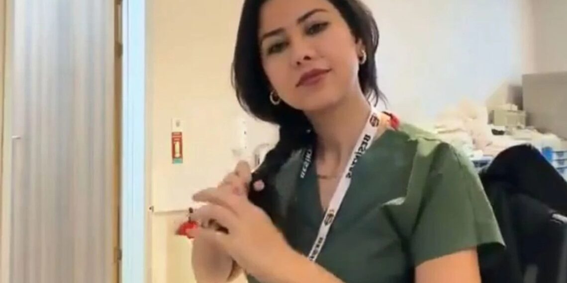 Anasayfa 66 Saçını ördüğü için gözaltına alınan hemşire serbest