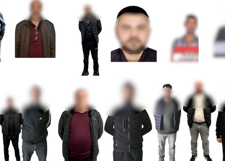 Kırmızı bültenle aranan 13 şüpheli Türkiye’ye getirildi