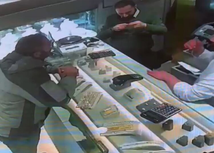 Kuyumcu da ayırt edemedi: Altın kolye sahte çıktı
