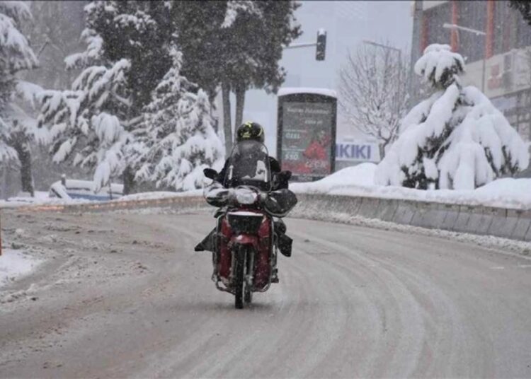 Valilik ağır tonajlı araçların ve motokuryelerin trafiğe çıkışını yasakladı 