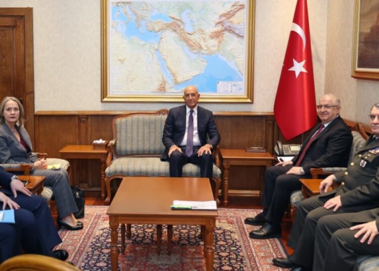 MSB’nin paylaştığı fotoğraftaki oturma düzeni tepki çekti