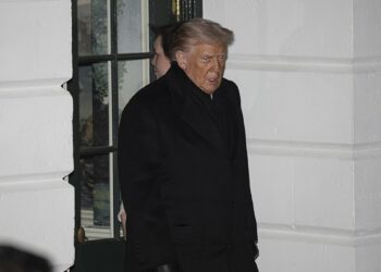 Davos için yola çıkan Trump’ın uçağında elektrik arızası meydana geldi