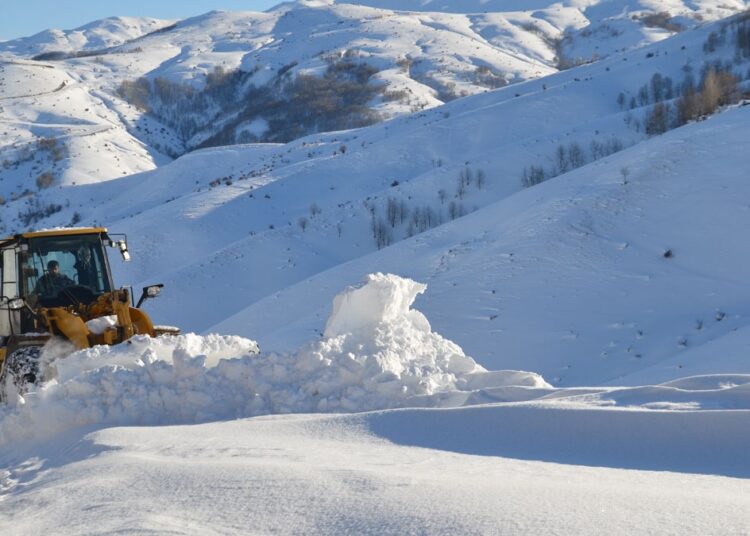 Tipi ve kar 4 ilde hayatı durma noktasına getirdi: 630 köye ulaşım sağlanamıyor