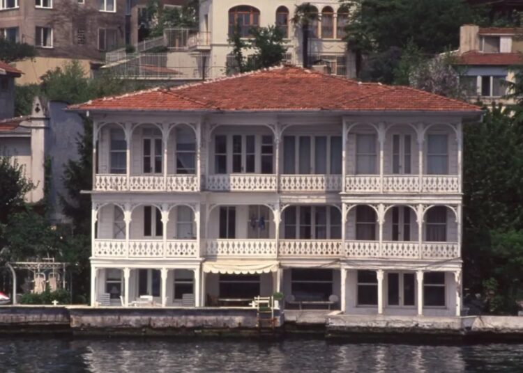 Tarihi yalı rekor fiyata satışa çıkarıldı 1 Tarihi yalı rekor fiyata satışa çıkarıldı