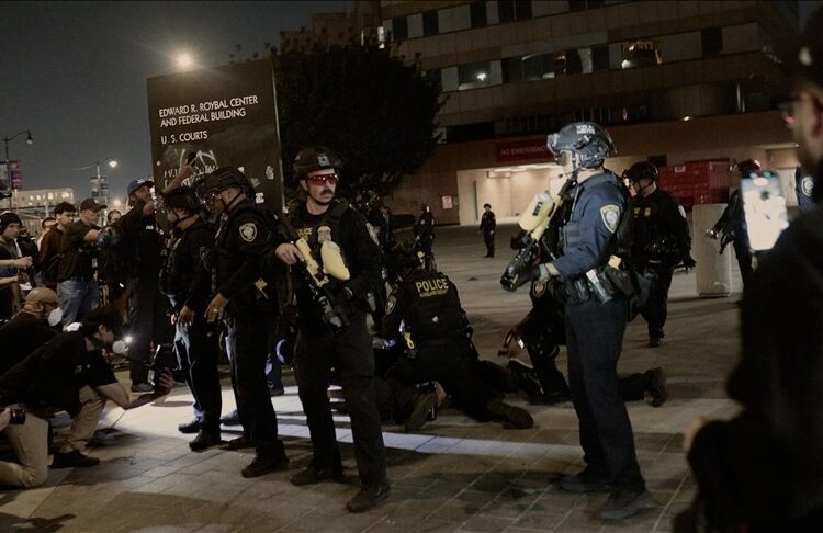 Los Angeles’taki ICE karşıtı protestolarda onlarca kişi gözaltına alındı