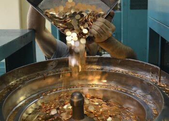 10 TL madeni para iddialarına yalanlama geldi