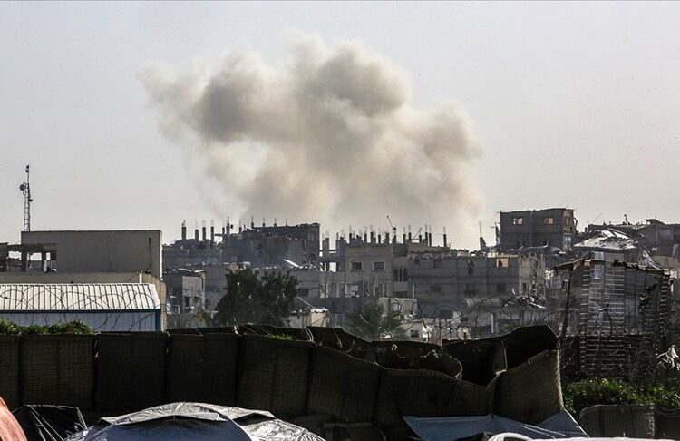 İsrail’in Gazze’ye düzenlediği saldırılarda 10 Filistinli hayatını kaybetti