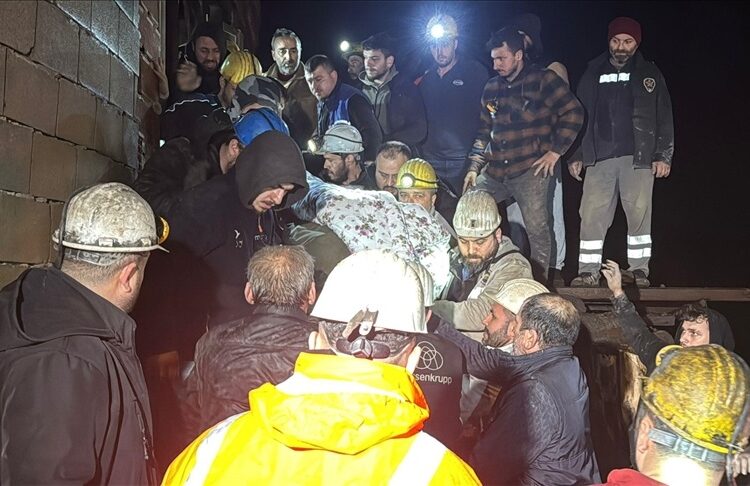 Maden ocağındaki göçükte mahsur kalan iki işçinin cesedine ulaşıldı