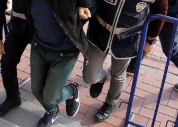 11 ildeki FETÖ operasyonunda 93 vergi müfettişi gözaltına alındı