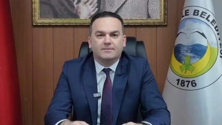 Cinsel tacizden tutuklanan belediye başkanı görevden uzaklaştırıldı 1 Cinsel tacizden tutuklanan belediye başkanı görevden uzaklaştırıldı