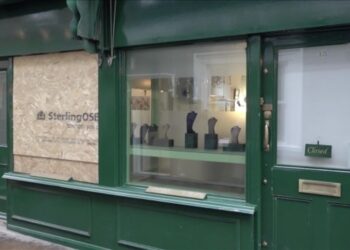 Londra’da gündüz vakti balyozla mücevher soygunu