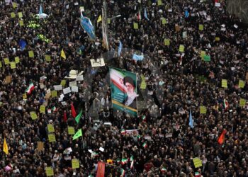 Suna Yaman yazdı I İran toplumu rejimle ne kadar çatışıyor? “Yarılmış sosyoloji” ve seküler devrim tartışması