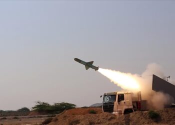 Saldırı sonrası İran’dan İsrail’e balistik füze misillemesi