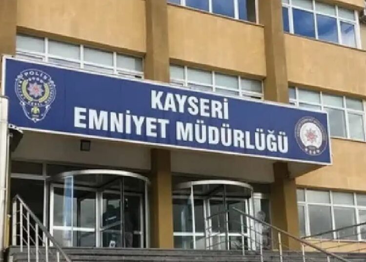 Kayseri'de il emniyet müdür yardımcıları çete soruşturmasında ifade verdi 1 Kayseri’de il emniyet müdür yardımcıları çete soruşturmasında ifade verdi