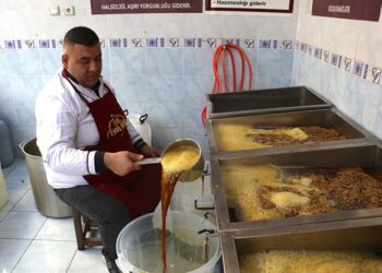 Geleneksel iftar sofralarının vazgeçilmez içeceği meyan şerbeti