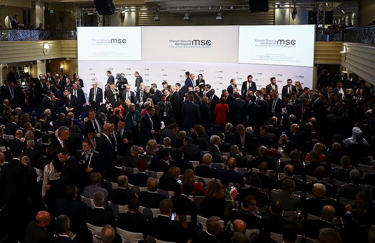 Suna Yaman yazdı I Münih’te güvenlik zirvesi: Transatlantik bağlar, yeni tehditler ve küresel rekabet öne çıktı 1 Suna Yaman yazdı I Münih’te güvenlik zirvesi: Transatlantik bağlar, yeni tehditler ve küresel rekabet öne çıktı