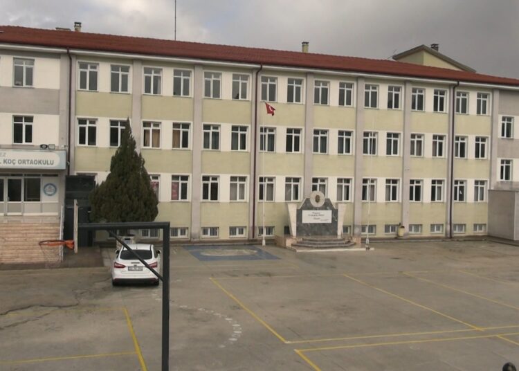 Öğrenci tuvaletlerine kamera yerleştirilmesine inceleme 1 Öğrenci tuvaletlerine kamera yerleştirilmesine inceleme