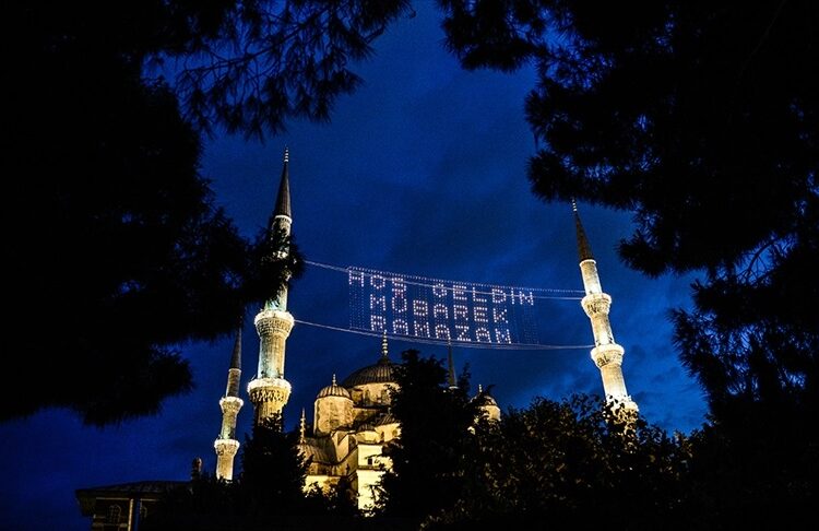 Ayşem Narlı yazdı I Ramazan ayı topluma ve kişiye ne kazandırıyor?