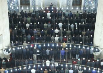 İbadete açılan Selimiye Camisi yoğun ilgi görüyor