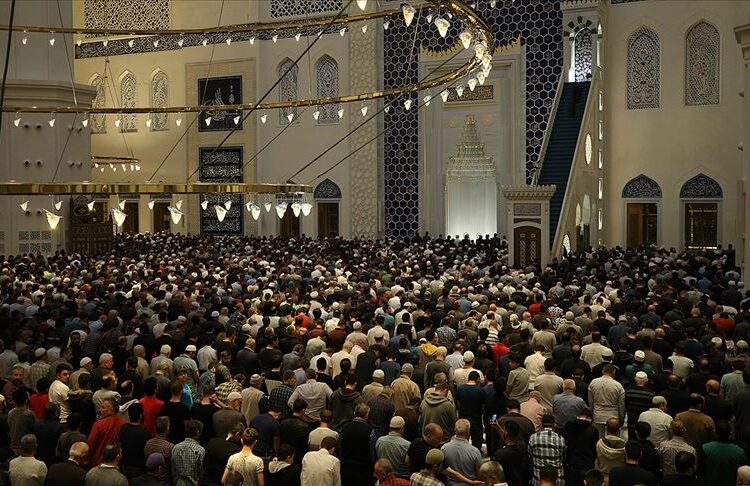 Prof. Dr. Veysi Ceri yazdı I Psikiyatristten din alimlerine ‘camide oyun oynayan çocuk’ tepkisi