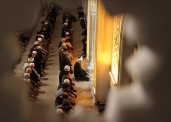 Ramazan ayının ilk teravih namazı kılındı