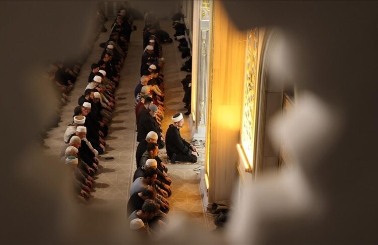 Ramazan ayının ilk teravih namazı kılındı