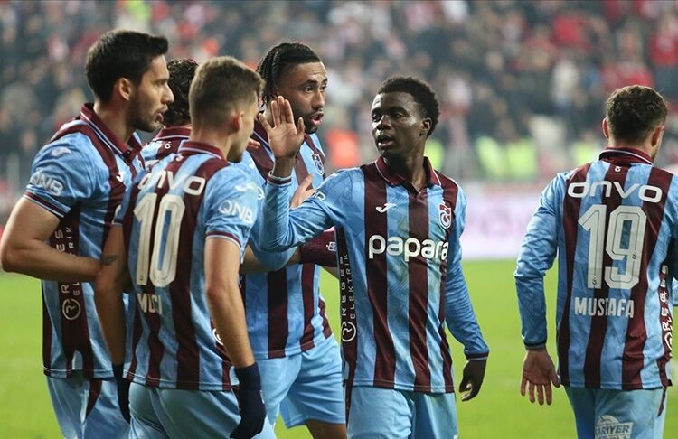11 maçta 19 gol yiyen Trabzonspor'da sorun kalede mi? 1 11 maçta 19 gol yiyen Trabzonspor’da sorun kalede mi?
