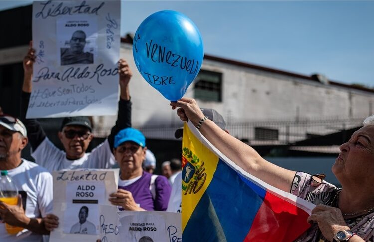 Venezuela'da en az 35 siyasi tutuklu daha serbest bırakıldı 1 Venezuela’da en az 35 siyasi tutuklu daha serbest bırakıldı