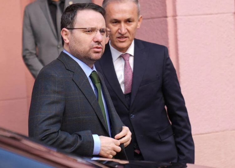 Gürlek'ten FETÖ mensuplarının iadesi için yeni süreç açıklaması 1 Gürlek’in tapu kayıtlarını sorgulayan 2 kişi tutuklandı