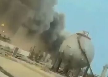 İran Suudi Arabistan’ın petrol rafinerisini vurdu