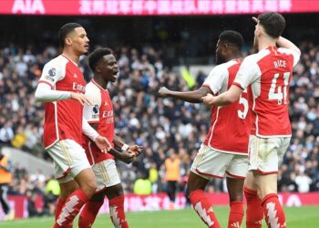 9 puan farkla liderliğini sürdüren Arsenal, 22 yıl sonra şampiyonluğa yakın