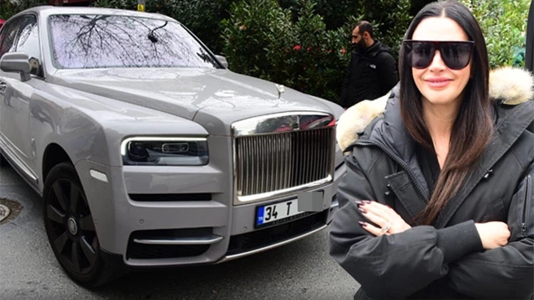 Arda Turan'ın eşi 110 milyon TL’lik araçla görüntülendi 1 Arda Turan’ın eşi 110 milyon TL’lik araçla görüntülendi