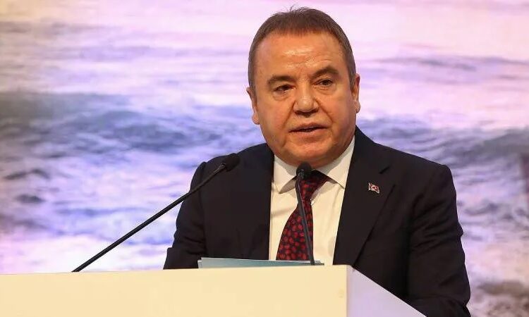 Akın Gürlek'in rüşvet iddialarına yanıt veren Muhittin Böcek: Para değil, proje konuştuk 1 Akın Gürlek’in rüşvet iddialarına yanıt veren Muhittin Böcek: Para değil, proje konuştuk