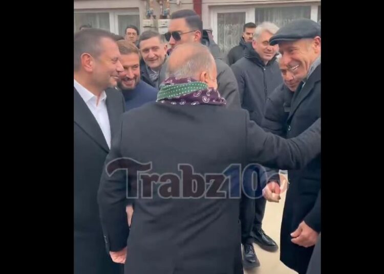 Orhan Kaynak’ın cenazesindeki gülüşmeler tepki topladı