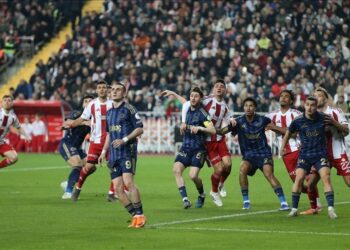 Fenerbahçe şampiyonluk yolunda yara aldı